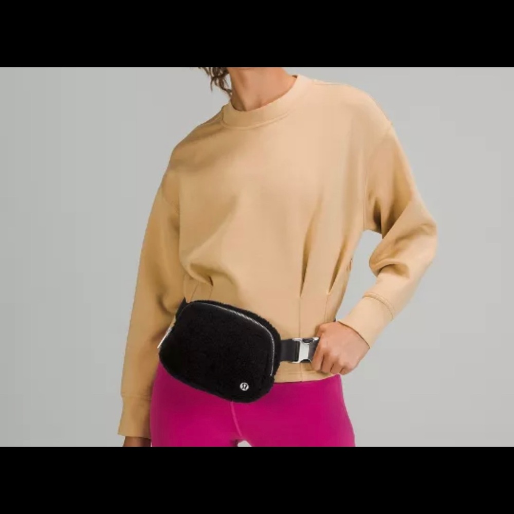 Everywhere Belt Bag 
Fleece